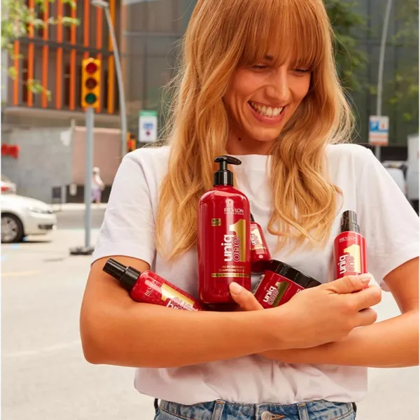 Revlon Professional UniqOne All In One Classsic vyživujúci šampón pre všetky typy vlasov 490 ml