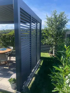 Fixný hliníkový panel zatienenia pre bioklimatickú pergolu Rojaplast 100 cm