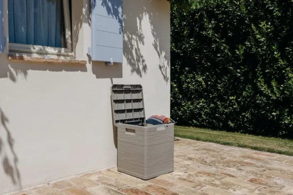 WOODYS záhradný plastový úložný box 90 L, svetlo šedá