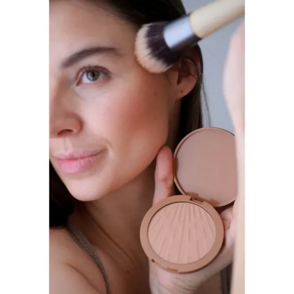 Lumene Natural Glow kompaktný bronzujúci púder odtieň 2 Arctic Sun 10 g
