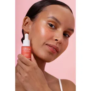 Lumene Invisible Illumination tekutá lícenka pre rozjasnenie pleti odtieň Bright Bloom 15 ml