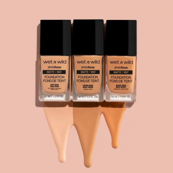 Wet n Wild PhotoFocus zmatňujúci fluidný make-up odtieň Desert Beige 30 ml