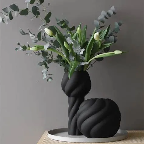 Váza Twist Ball, 20 cm, čierna - COOEE