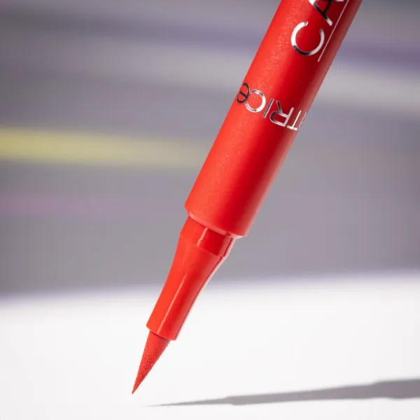 Catrice Calligraph Artist Matte očné linky vo fixe s matným efektom odtieň 080 Bloody Mary 1,1 ml