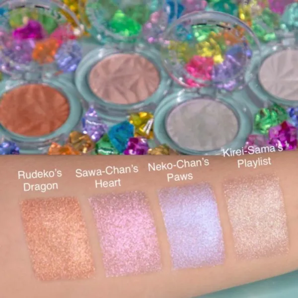 Rude Cosmetics Manga Collection Twinkle Twinkle Highlighter kompaktný púdrový rozjasňovač odtieň Sawa-Chan's Heart 4 g