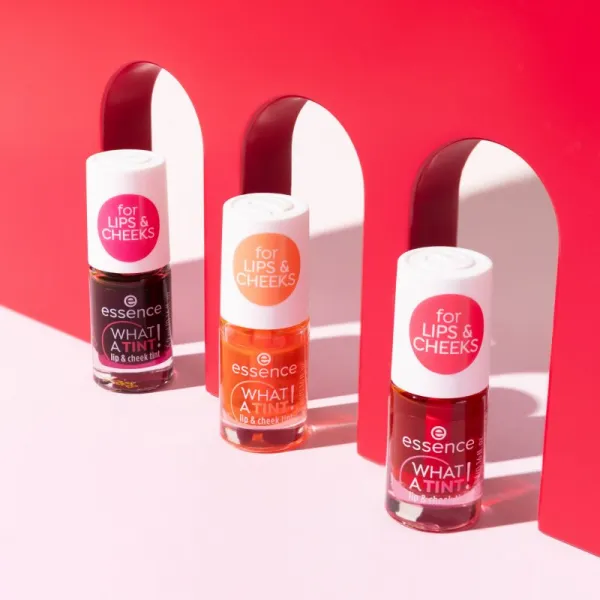 essence WHAT A TINT! tekutá lícenka a lesk na pery odtieň 02 Coral Sunset 4.9 ml