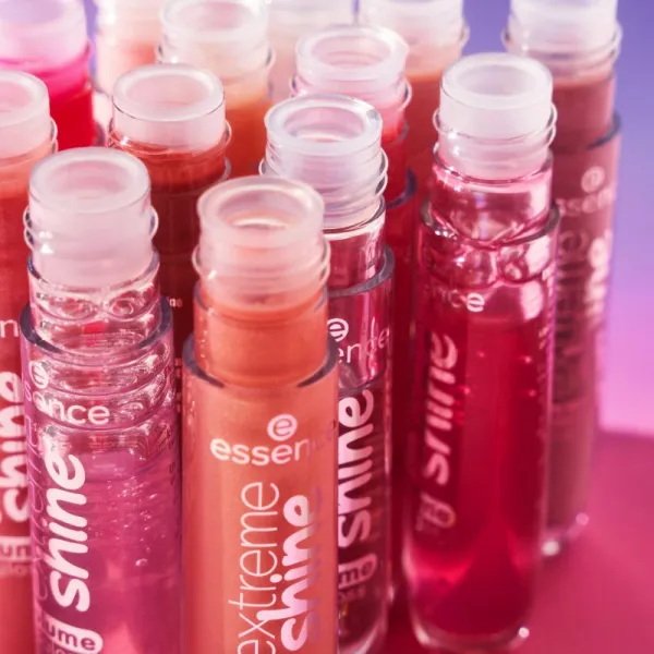 essence Extreme Shine lesk na pery pre väčší objem odtieň 15 Rusty Kiss 5 ml