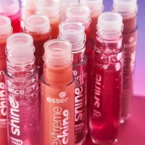 essence Extreme Shine lesk na pery pre väčší objem odtieň 15 Rusty Kiss 5 ml