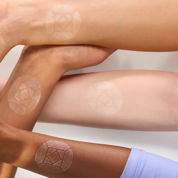 essence BABY GOT DIAMOND rozjasňovač v tyčinke 5.4 g