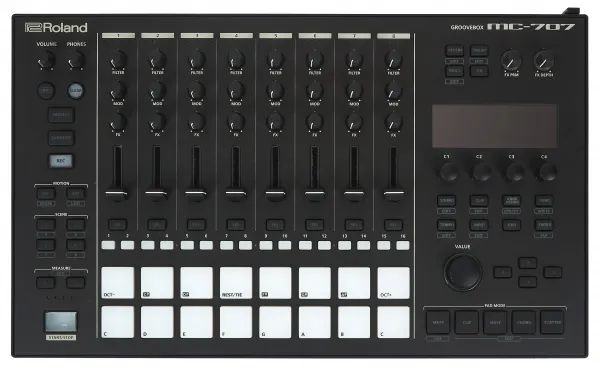 Roland MC-707 Groovebox