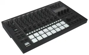 Roland MC-707 Groovebox