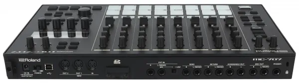 Roland MC-707 Groovebox