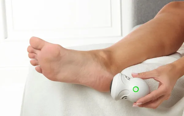 Dobíjací odstraňovač mozoľov