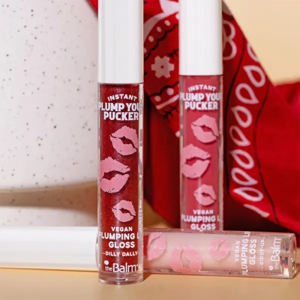 theBalm Plump Your Pucker Lip Gloss lesk na pery pre väčší objem odtieň Rodeo Show 2.7 ml