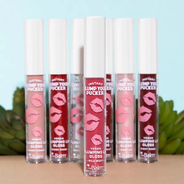 theBalm Plump Your Pucker Lip Gloss lesk na pery pre väčší objem odtieň Dilly Dally 2.7 ml