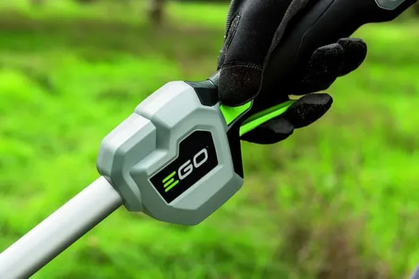 Akumulátorový vyžínač EGO POWER+ ST1401E-ST (2.5 Ah batéria a nabíjačka)