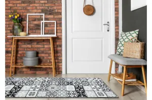 Protišmykový behúň AZULEJO PATCHWORK lisabonský obklad - sivý / čierny