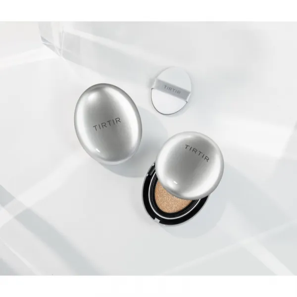 TIRTIR Mask Fit Aura Cushion hydratačný make-up v hubke pre rozjasnenie pleti odtieň 43N Deep Cocoa 18 g