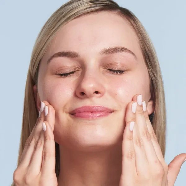 IT Cosmetics Bye Bye Dark Spots zosvetľujúce korekčné sérum proti pigmentovým škvrnám s niacínamidom pre ženy 30 ml