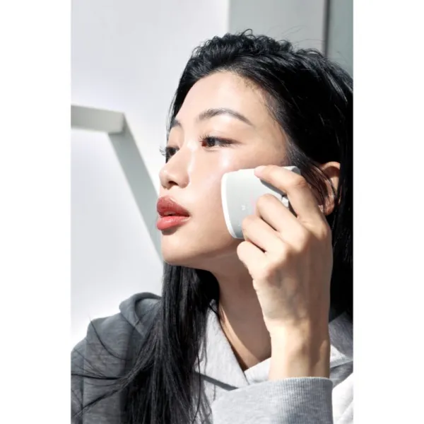 Mizon Inout Smooth Mineral Sun Stick minerálny ochranný krém na tvár a citlivé partie v tyčinke SPF 50+ 26 g