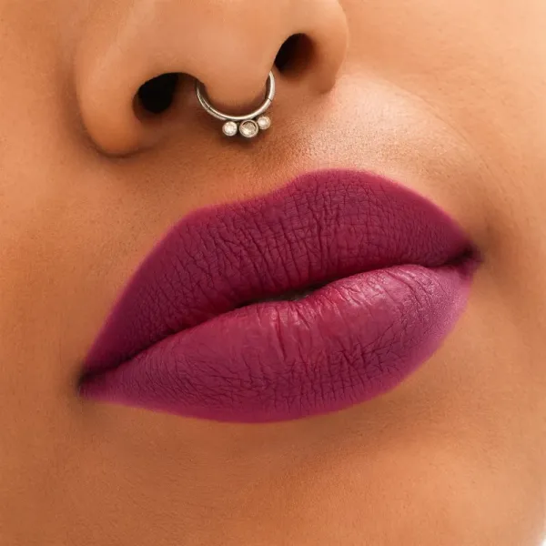 MAC Cosmetics Locked Kiss 24h Lipstick dlhotrvajúci rúž s matným efektom odtieň Rein 1.8 g