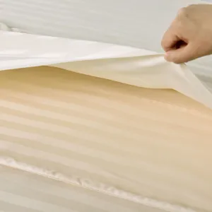 Hotelové obliečky z mikrovlákna JASMINE šampanské - prúžok 2 cm Rozmer obliečok: 70 x 90 cm | 140 x 220 cm