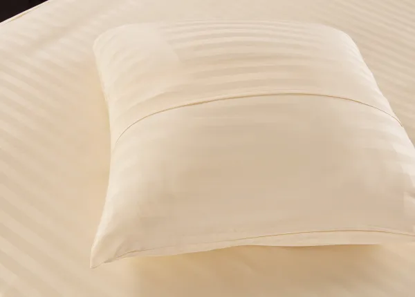 Hotelové obliečky z mikrovlákna JASMINE šampanské - prúžok 2 cm Rozmer obliečok: 70 x 90 cm | 140 x 220 cm