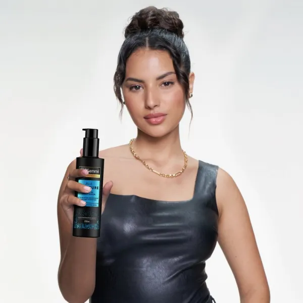 TRESemmé Rich Moisture Leave-In Serum krémové sérum pre hydratáciu a lesk 200 ml