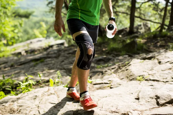 Mueller Hg80 Premium Hinged Knee Brace - Ortéza na koleno s kĺbom Veľkosť: M