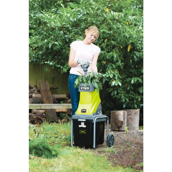 Drvič konárov RYOBI RSH2545B, valcový, 2500W RY5133002512