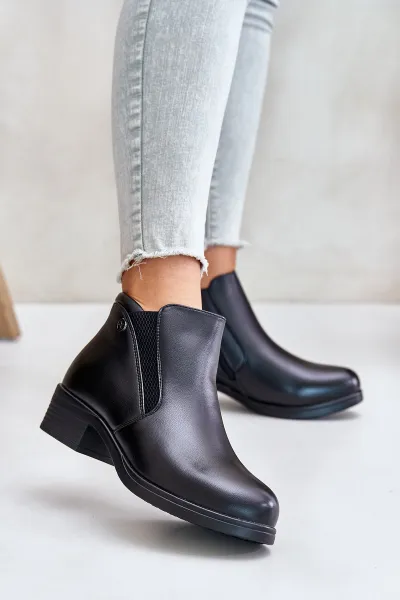 Ankle boots with a low upper insulated with Vinceza fur black