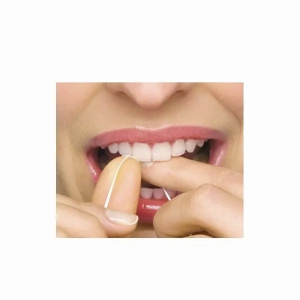 Curaprox voskovaná dentálna niť DF 834