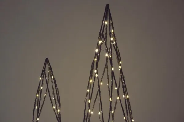 Sada kovových pyramíd, 154 LED diód, teplá biela