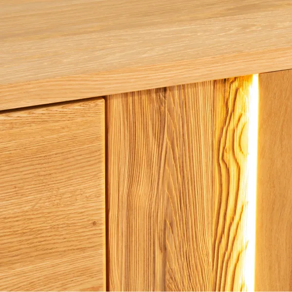Szynaka Komoda London 45 165 cm z masívu s LED osvetlením dub prírodný