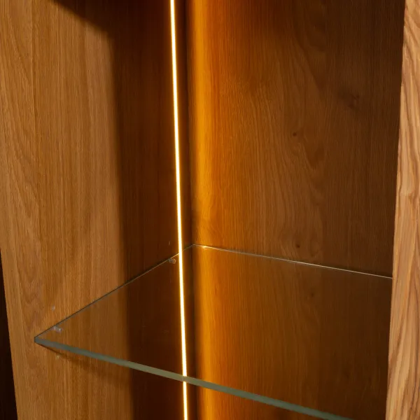 Szynaka Vitrína London 15 98 cm z masívu s LED osvetlením dub prírodný