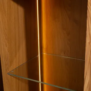 Szynaka Vitrína London 15 98 cm z masívu s LED osvetlením dub prírodný