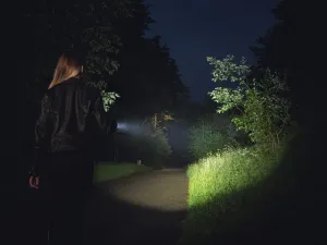 Svietidlo ručné taktické LED ARMYTEK Dobermann Pro Magnet USB, nabíjateľné - čierne