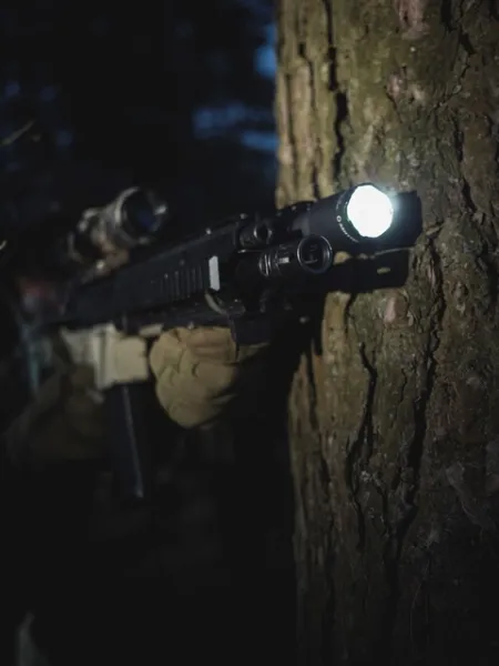 Svietidlo ručné taktické LED ARMYTEK Dobermann Pro Magnet USB, nabíjateľné - čierne