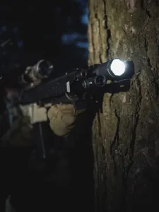Svietidlo ručné taktické LED ARMYTEK Dobermann Pro Magnet USB, nabíjateľné - čierne