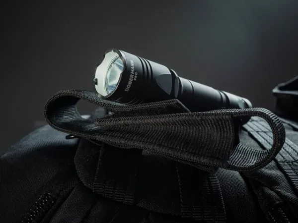 Svietidlo ručné taktické LED ARMYTEK Dobermann Pro Magnet USB, nabíjateľné - čierne