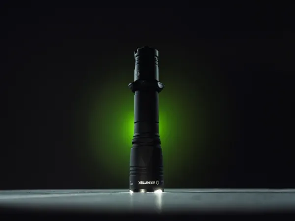 Svietidlo ručné taktické LED ARMYTEK Dobermann Pro Magnet USB, nabíjateľné - čierne