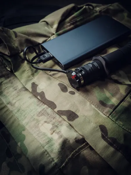 Svietidlo ručné taktické LED ARMYTEK Dobermann Pro Magnet USB, nabíjateľné - čierne