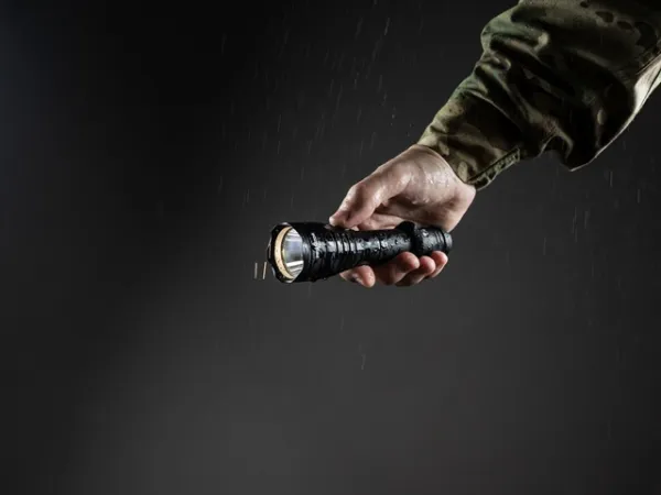 Svietidlo ručné LED ARMYTEK Predator Pro Magnet USB Warm - nabíjateľné
