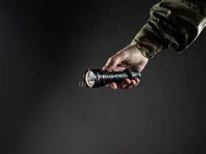 Svietidlo ručné LED ARMYTEK Predator Pro Magnet USB Warm - nabíjateľné