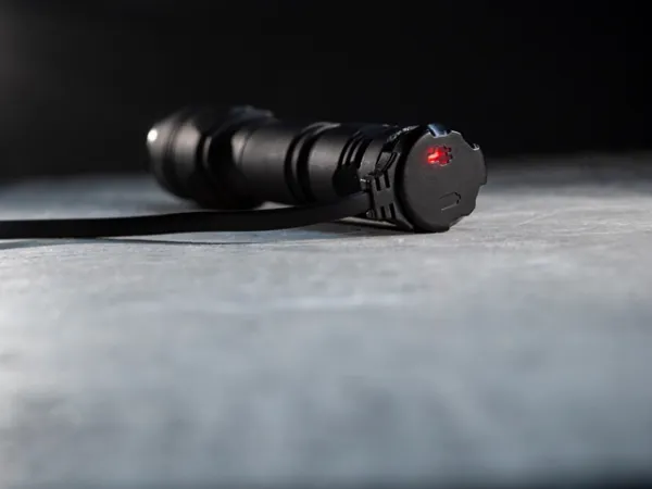 Svietidlo ručné taktické LED ARMYTEK Dobermann Pro Magnet USB, nabíjateľné - čierne