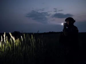 Svietidlo ručné LED ARMYTEK Predator Pro Magnet USB Warm - nabíjateľné