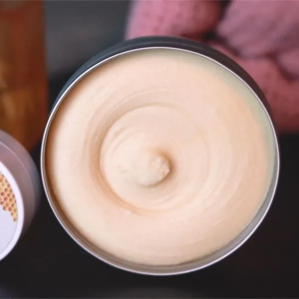 Balzam so včelím voskom na suchú pokožku Wooden Spoon 15ml