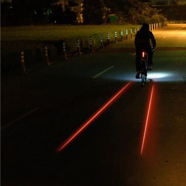 Svetlo na bicykel LEZYNE LASER DRIV