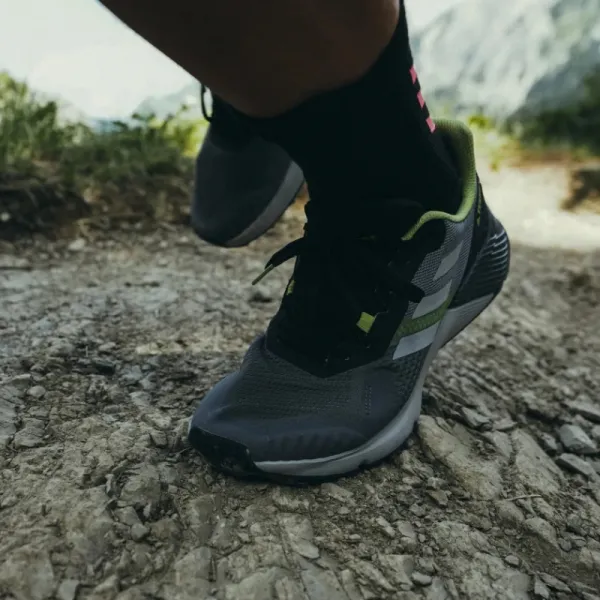 Pánska bežecká trailová obuv ADIDAS Terrex Soulstride grey four grey two pulse lime