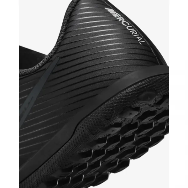 Chlapčenské futbalové kopačky turfy NIKE Mercurial Vapor 15 Jr TF black dark smoke grey summit white
